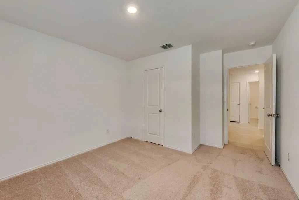 801 Vicksburg Dr - Photo 7 of 22