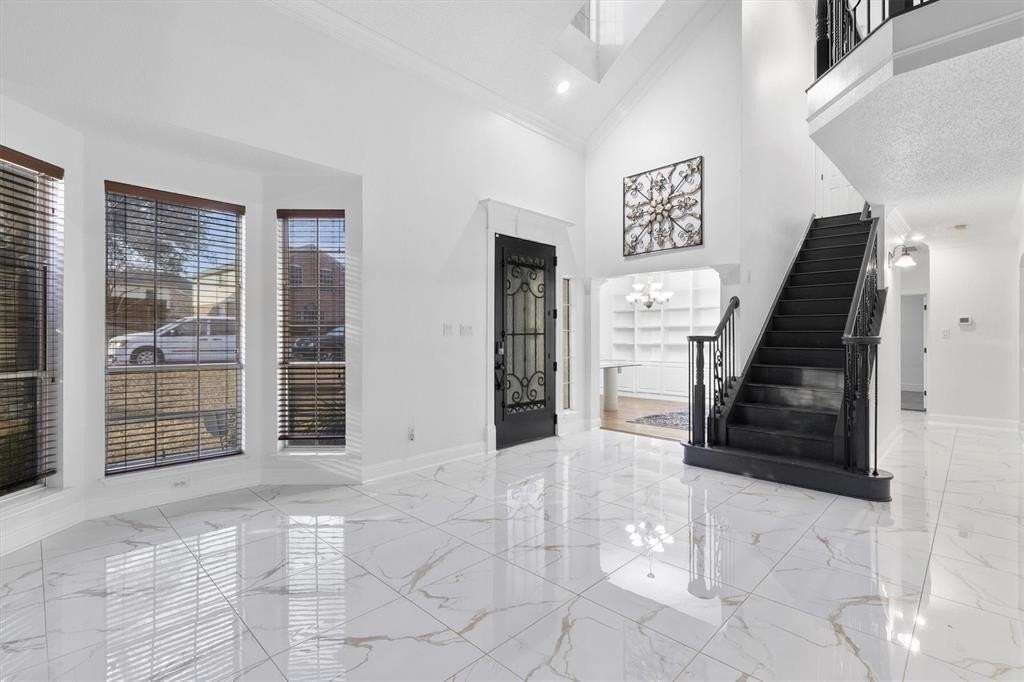 1512 Chester Dr - Photo 2 of 40