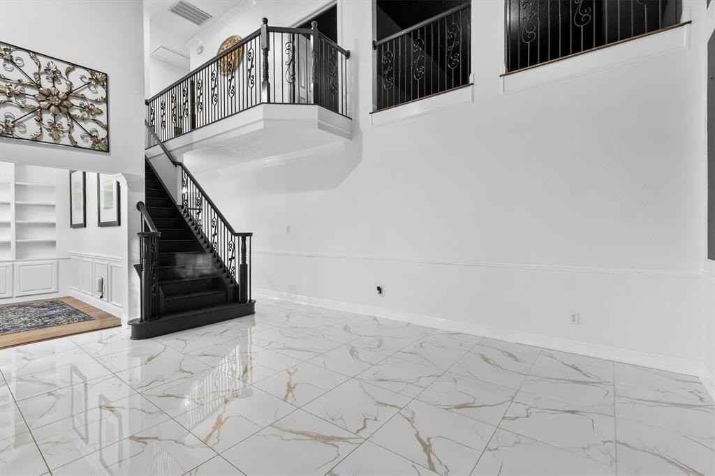 1512 Chester Dr - Photo 3 of 40