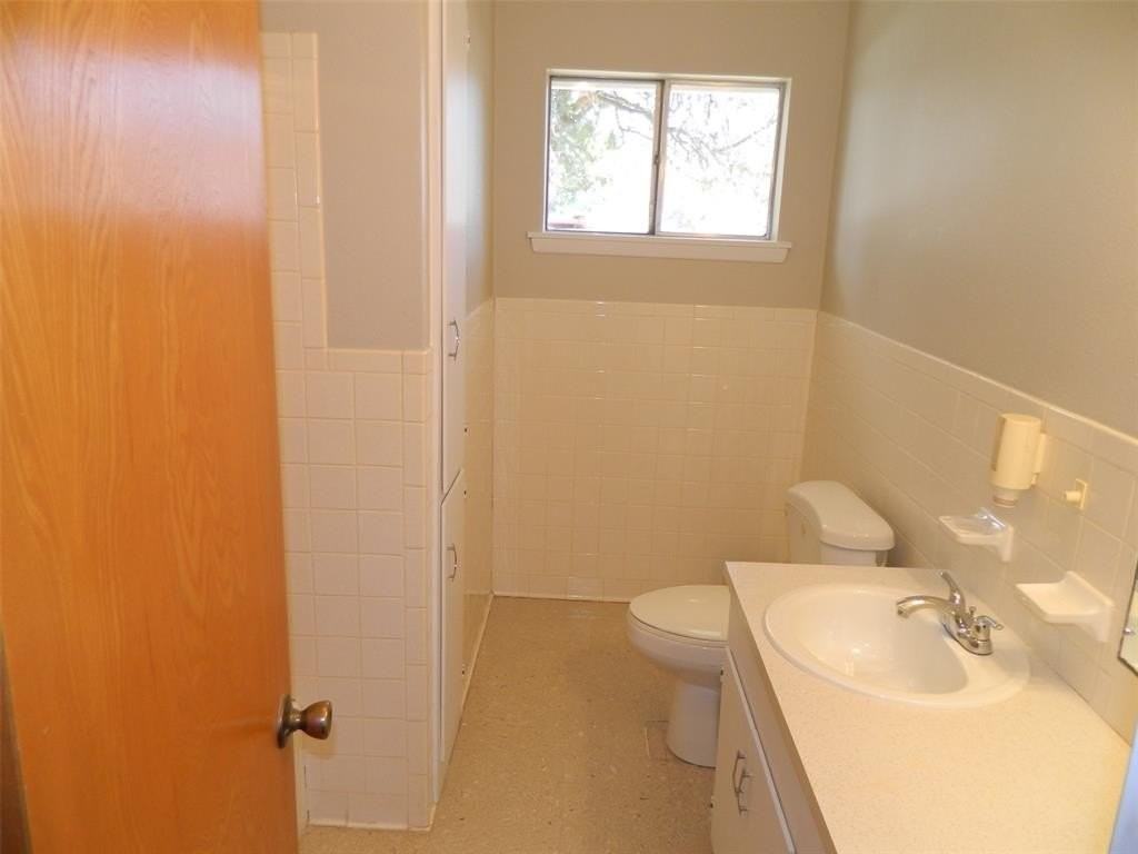 203 N Main St - Photo 7 of 15