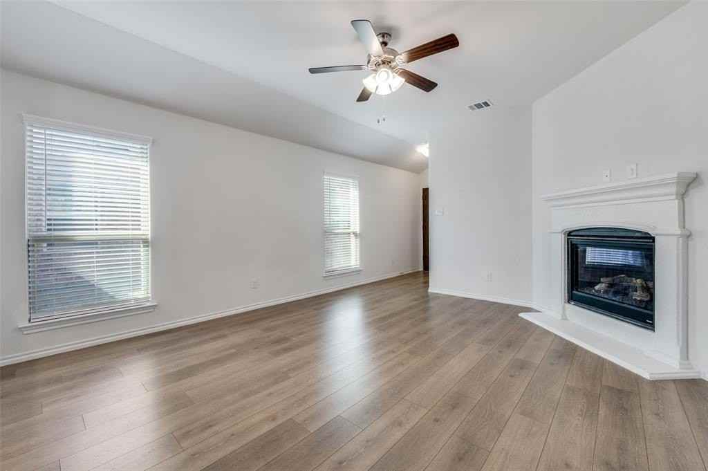 1621 Ferguson Ln - Photo 3 of 12