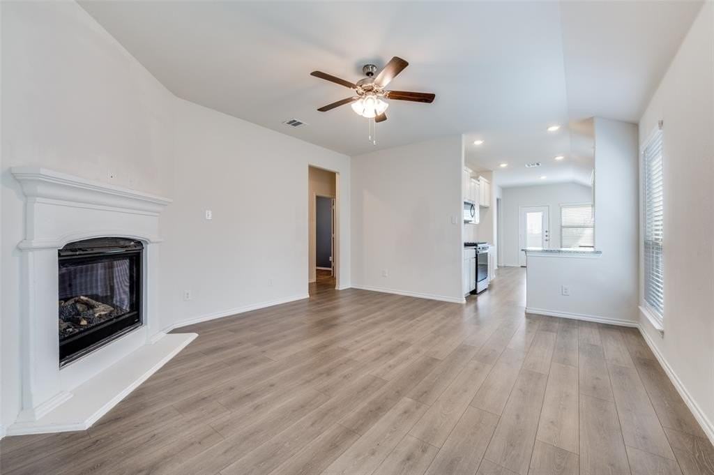 1621 Ferguson Ln - Photo 4 of 12