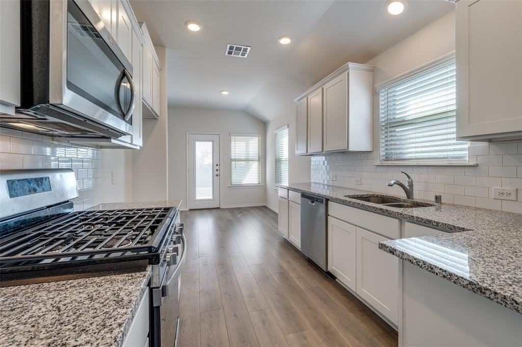 1621 Ferguson Ln - Photo 5 of 12