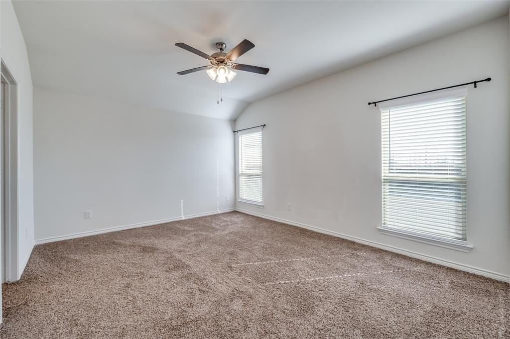 1621 Ferguson Ln - Photo 7 of 12