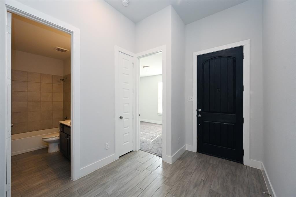 2613 Chevy Chase Dr - Photo 3 of 25