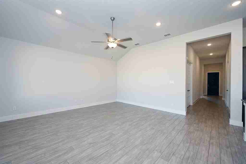 2613 Chevy Chase Dr - Photo 5 of 25