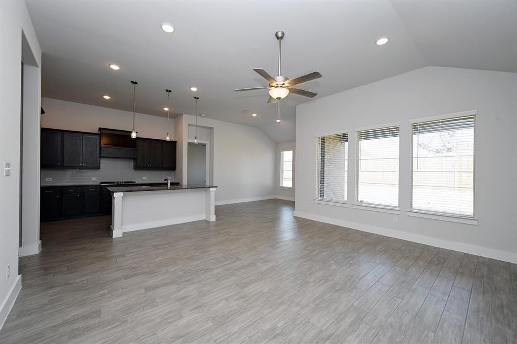 2613 Chevy Chase Dr - Photo 7 of 25