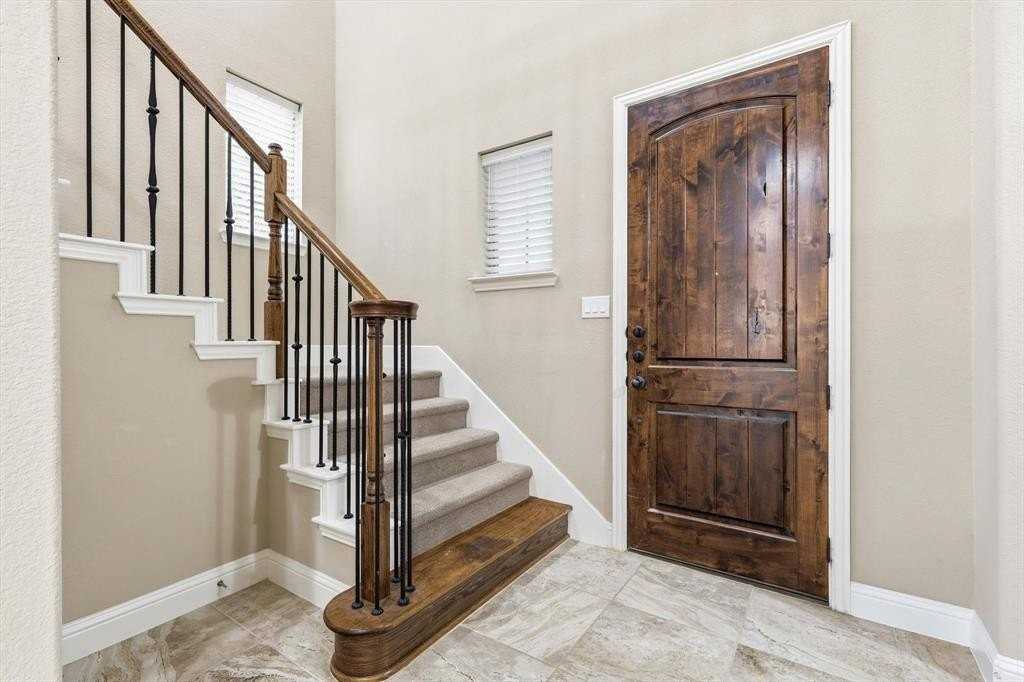 814 Milton Way - Photo 2 of 40