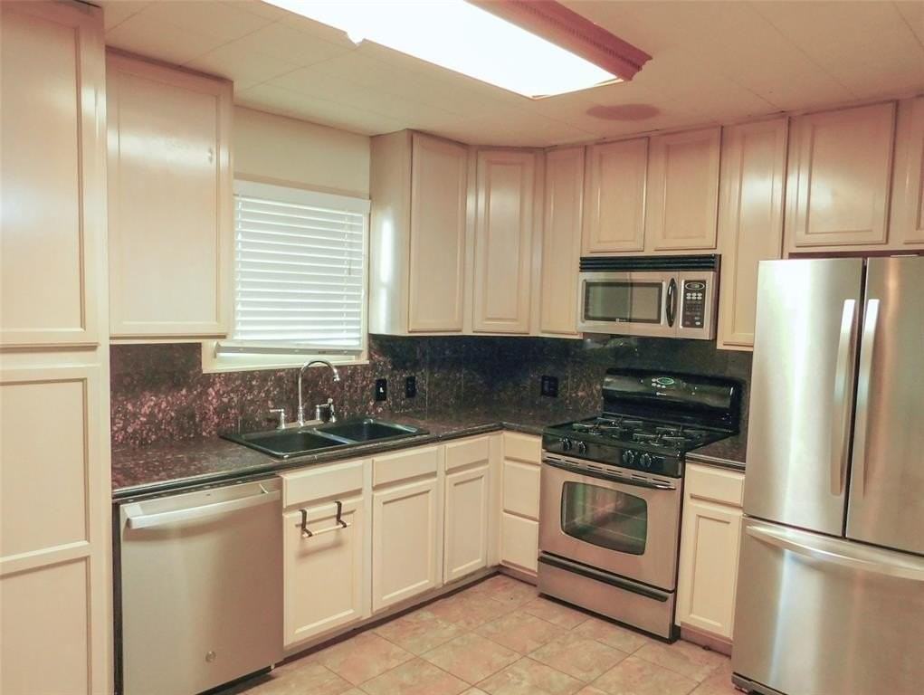 2216 Palmer Dr - Photo 7 of 28