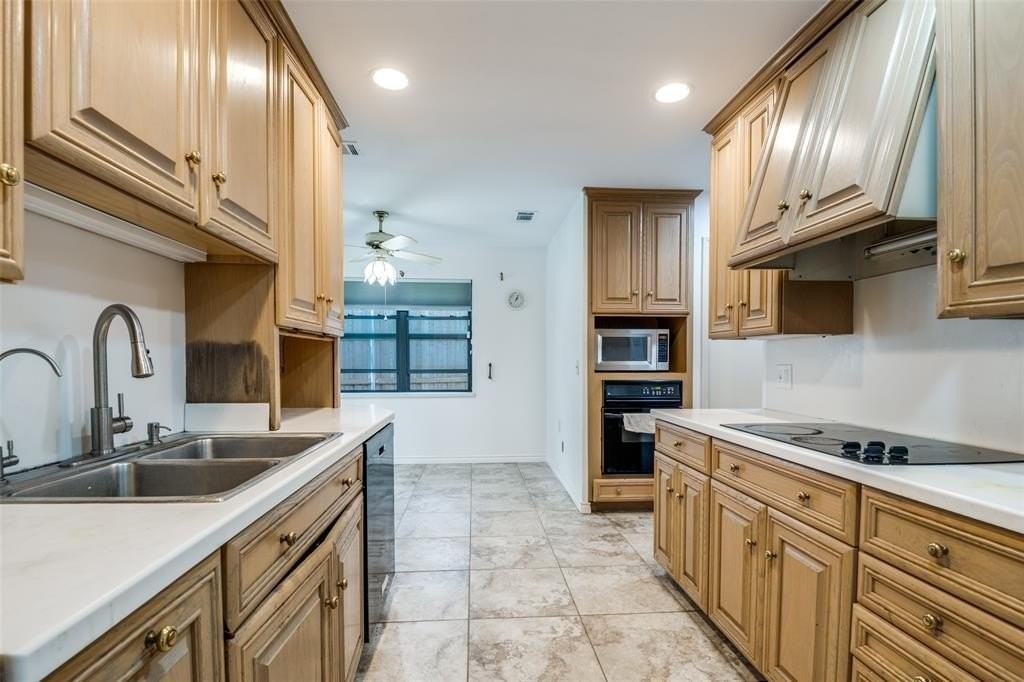 1701 Midcrest Dr - Photo 3 of 16