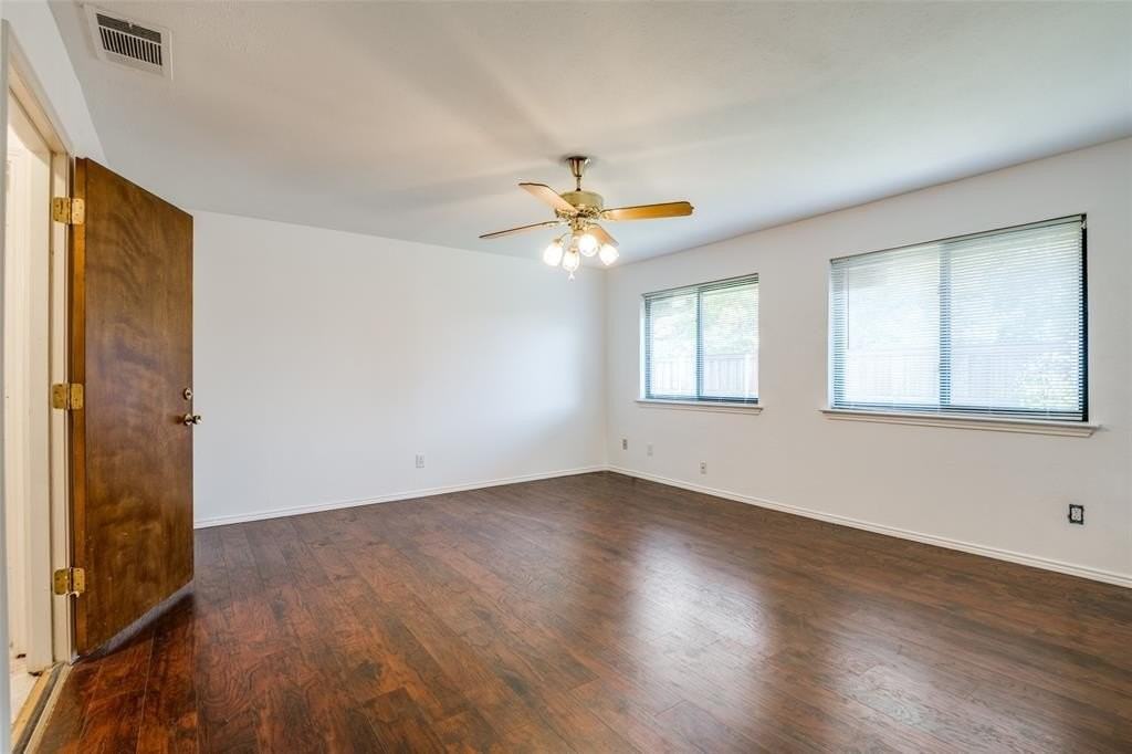 1701 Midcrest Dr - Photo 7 of 16