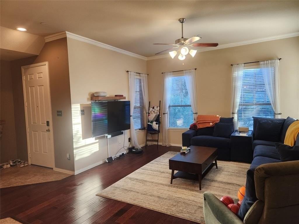 5328 Locust Dr - Photo 3 of 32