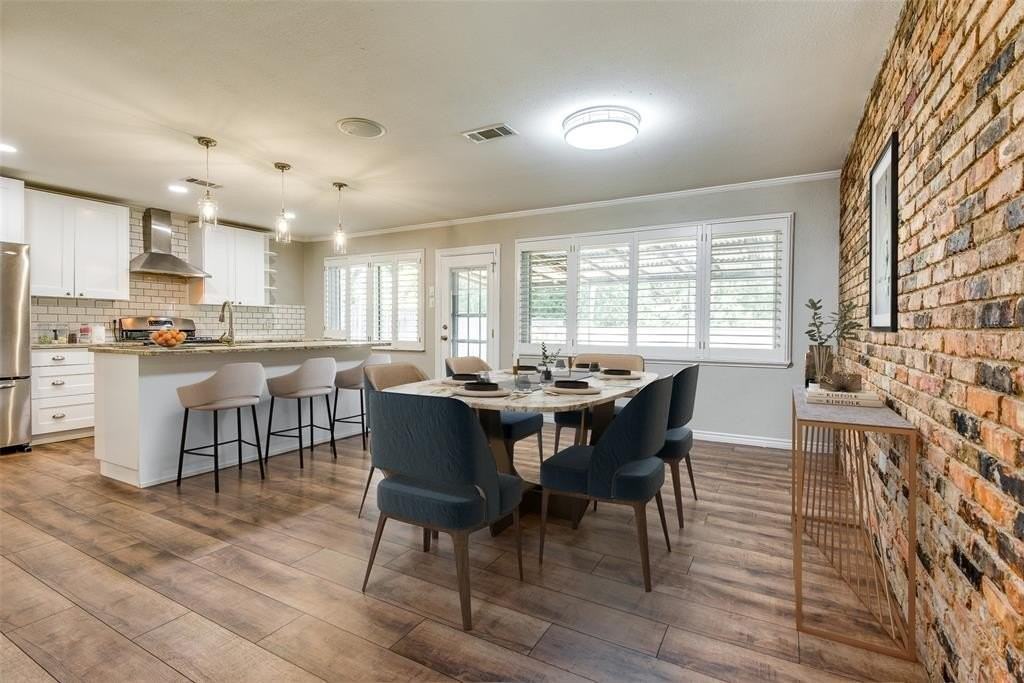 1600 W Shore Dr - Photo 3 of 11