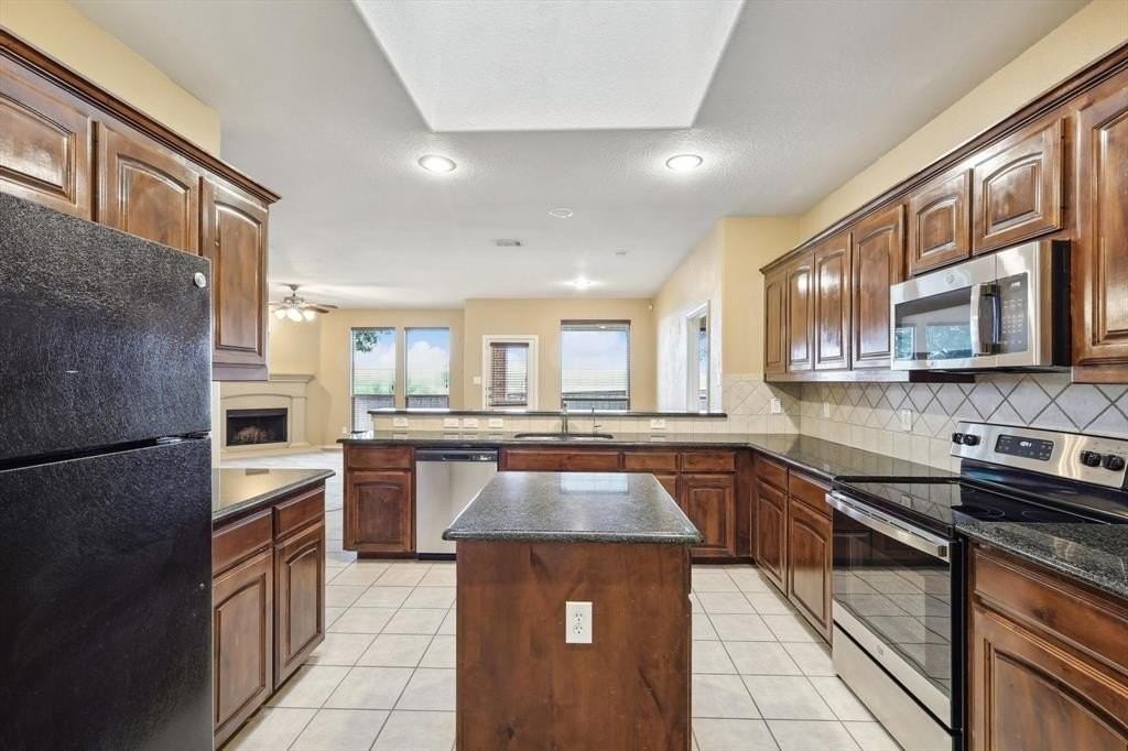 3412 Hornbeam St - Photo 6 of 18