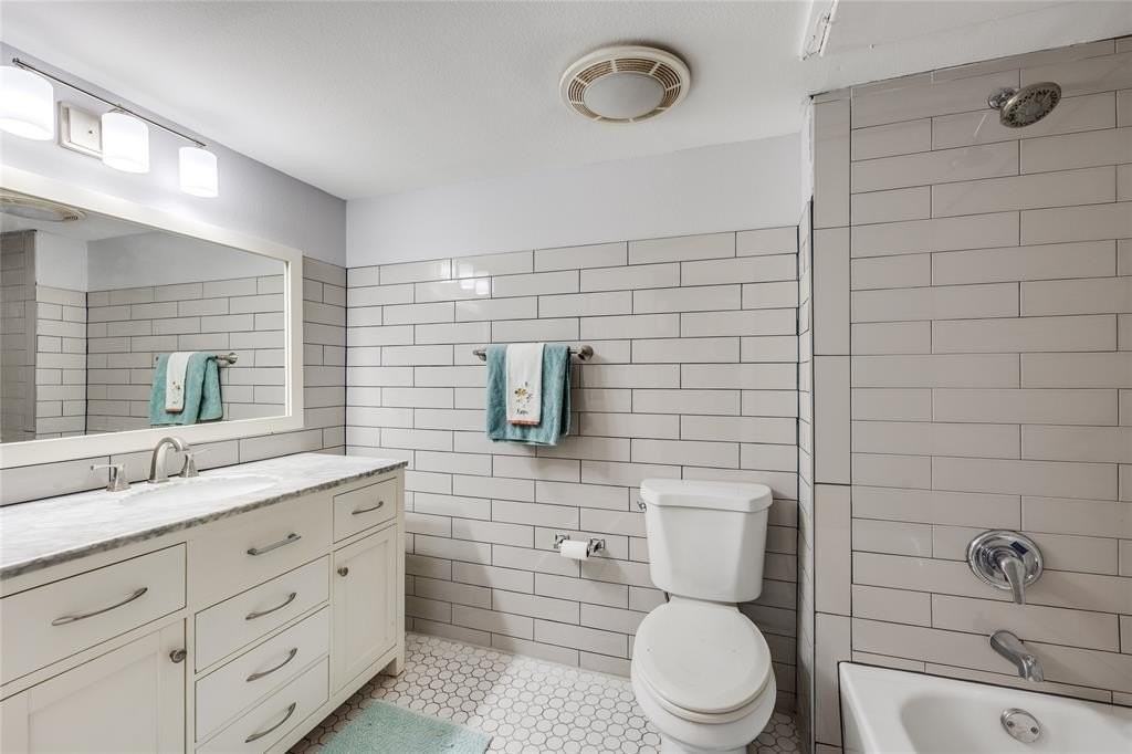 5725 Harvest Hill Rd #2041 - Photo 7 of 12