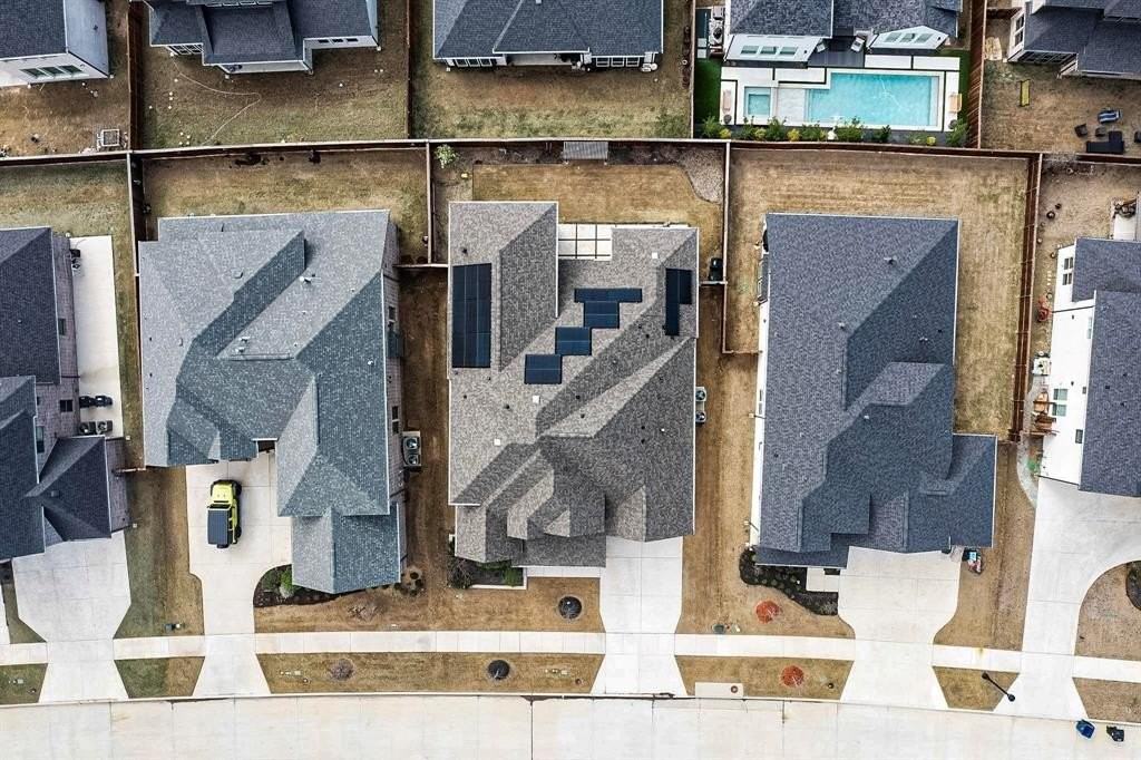 691 Meandering Ln - Photo 3 of 35