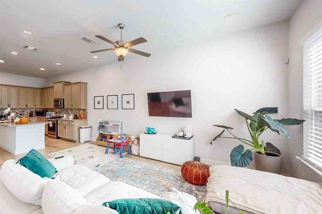 6024 Silverado Trl - Photo 6 of 29