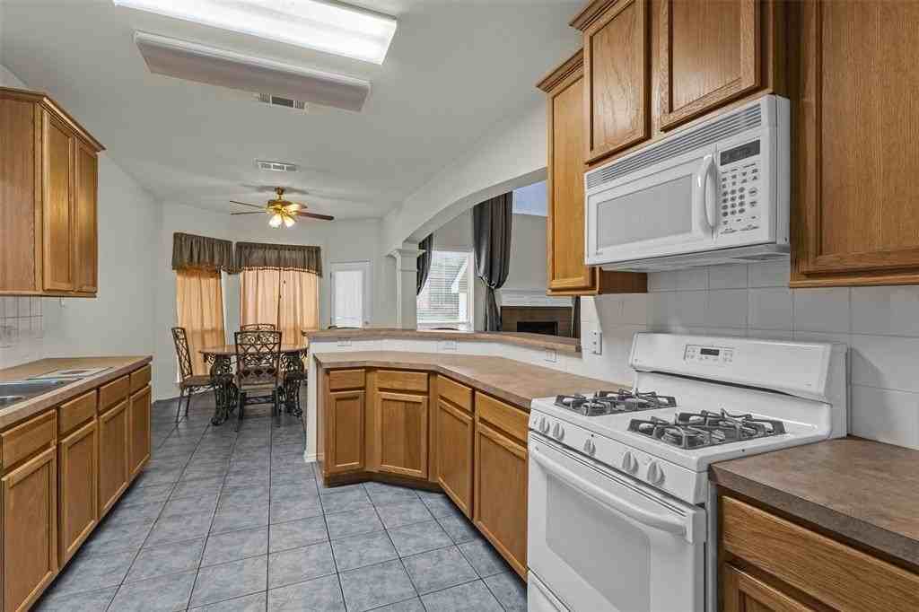 214 Forestview Rd - Photo 7 of 37