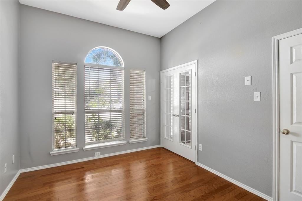 9709 Lovers Ln - Photo 7 of 33