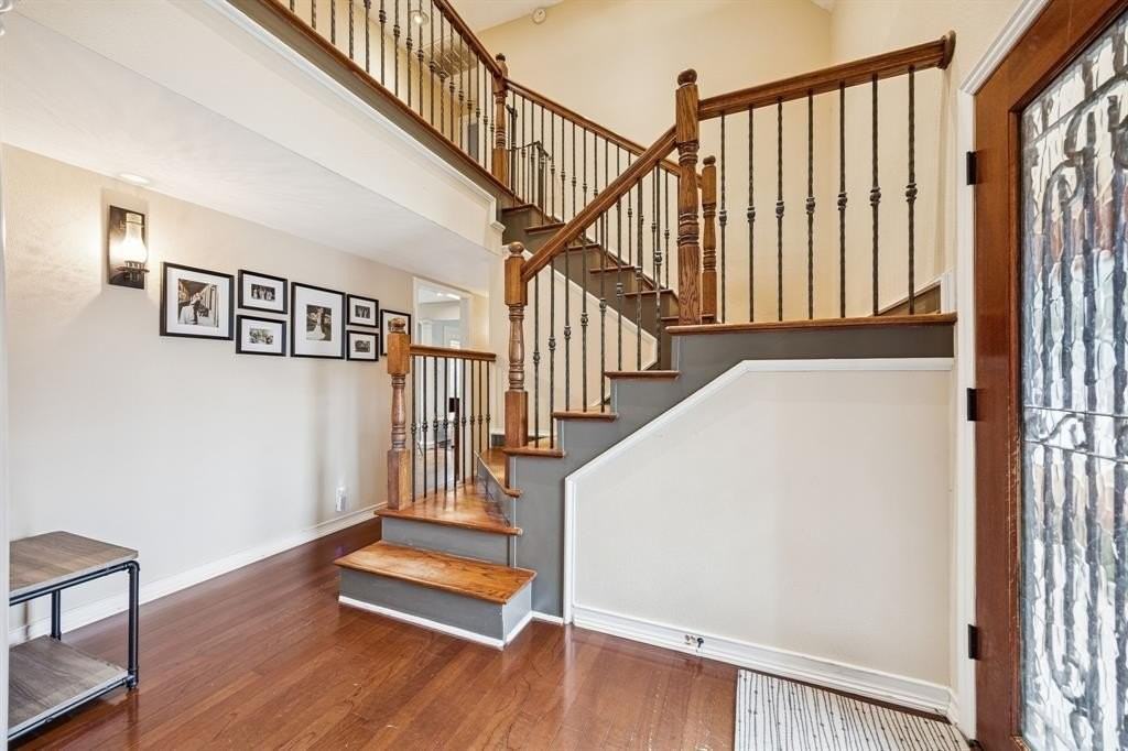 9321 Springwater Dr - Photo 5 of 31