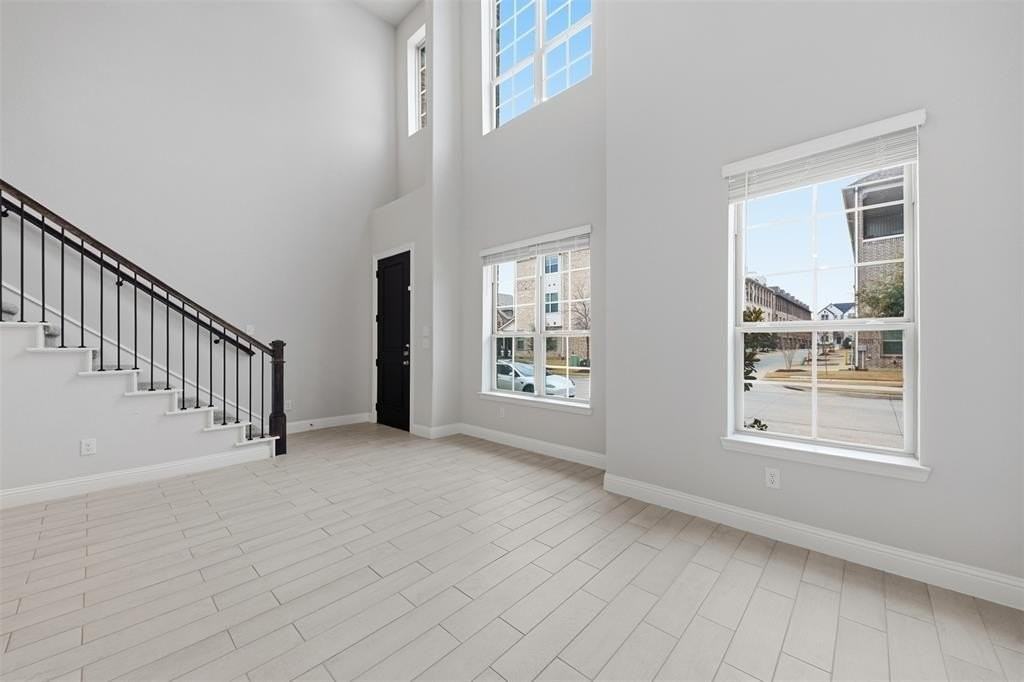 8120 Foraker St - Photo 5 of 28