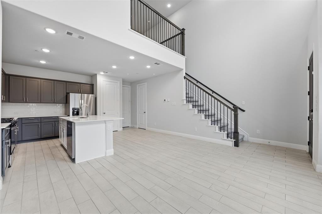 8120 Foraker St - Photo 6 of 28