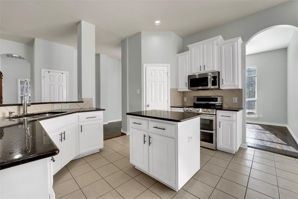 734 Brazos Way - Photo 7 of 24