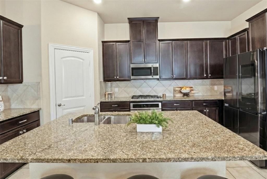 3608 Bastrop St - Photo 4 of 25