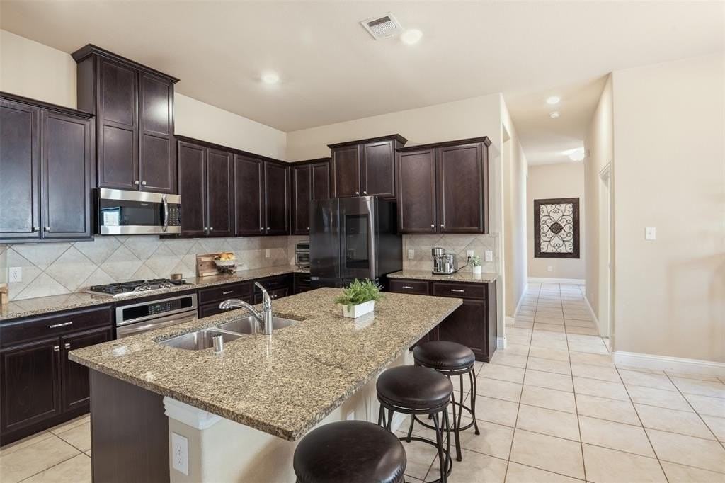 3608 Bastrop St - Photo 5 of 25