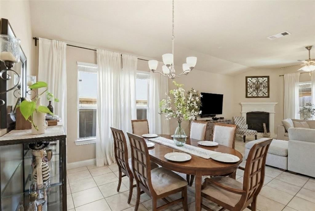 3608 Bastrop St - Photo 7 of 25