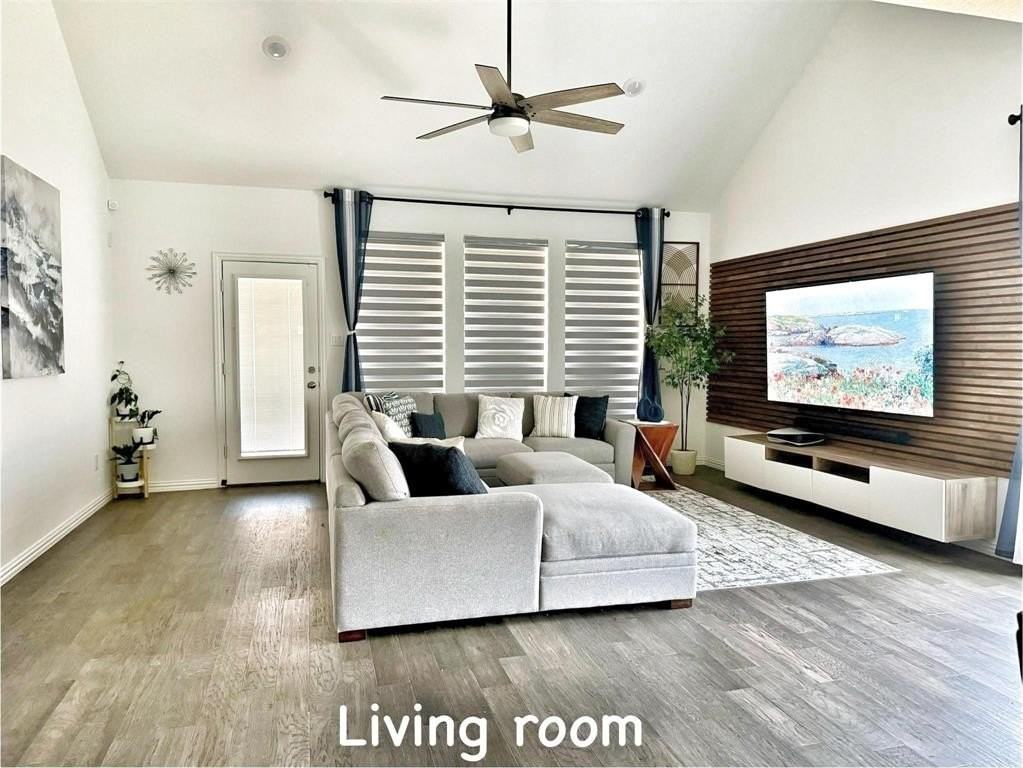 14065 Falcon Ranch Dr - Photo 4 of 24