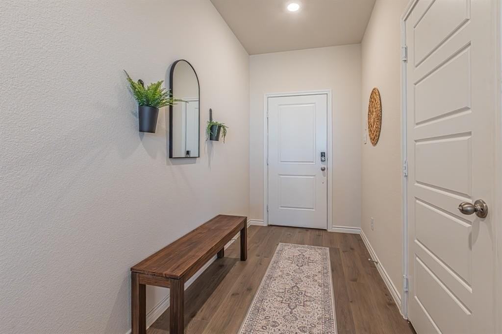 736 Thorncreek Dr - Photo 3 of 40