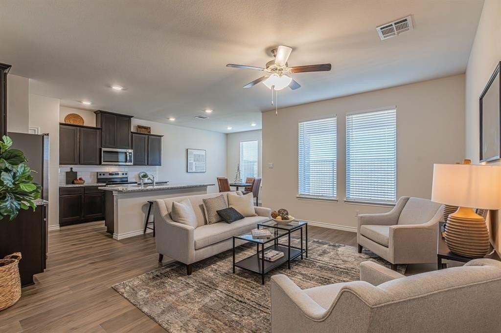 736 Thorncreek Dr - Photo 5 of 40