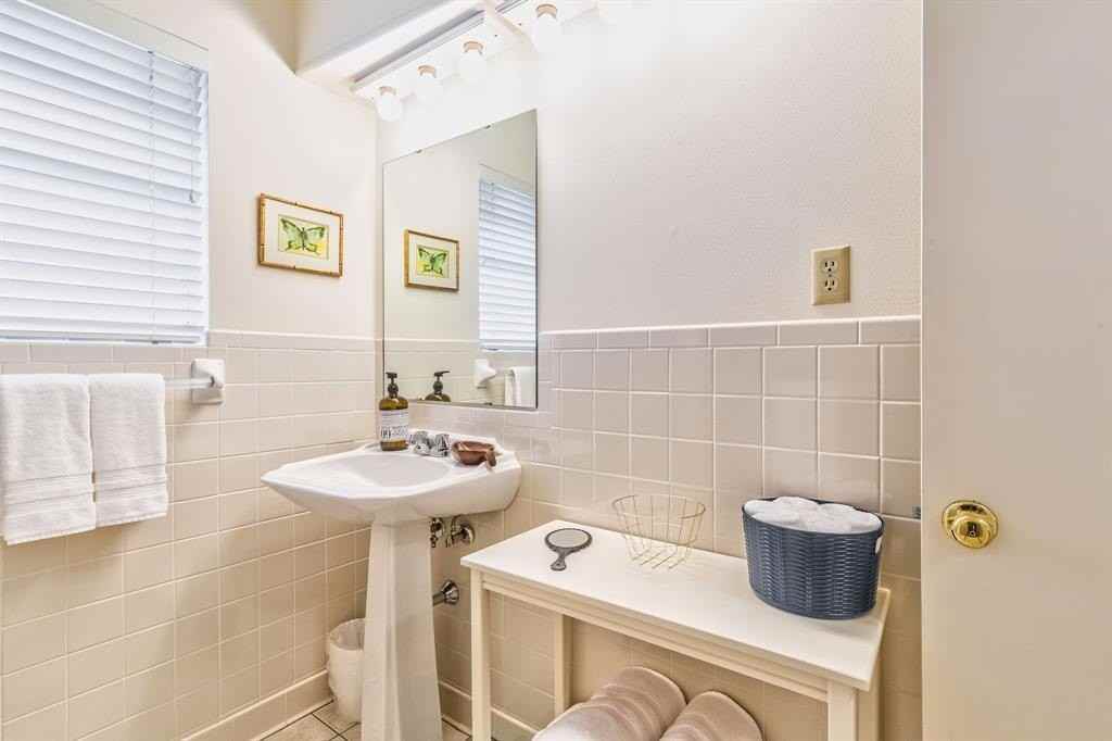 2481 Post Oak Rd - Photo 3 of 39