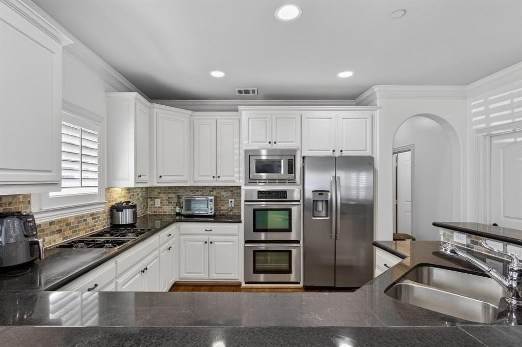 5801 Hillcrest Ave #01 - Photo 2 of 17