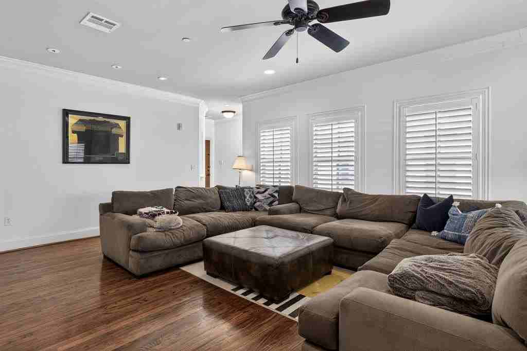 5801 Hillcrest Ave #01 - Photo 5 of 17