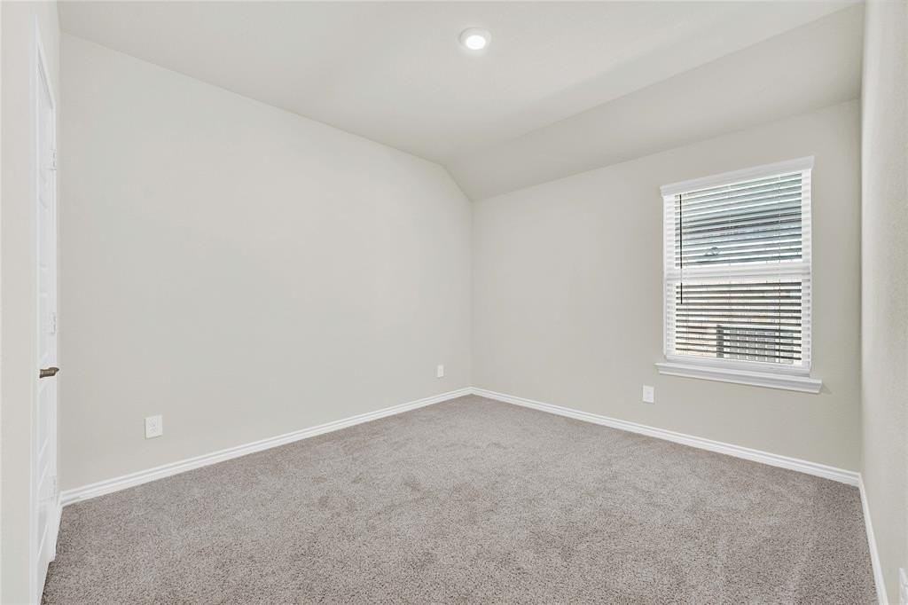 9713 Quail Pointe Rd - Photo 4 of 23