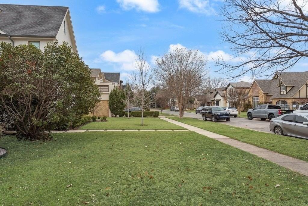 3728 W Beverly Dr - Photo 4 of 20