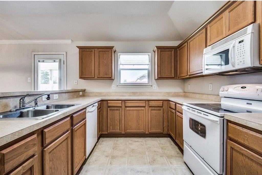 6930 Misty Meadow Ln - Photo 7 of 22