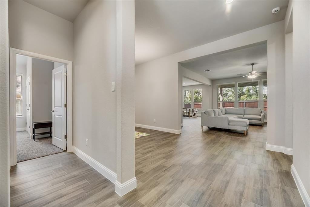 10611 Hidden Hollow Dr - Photo 4 of 23