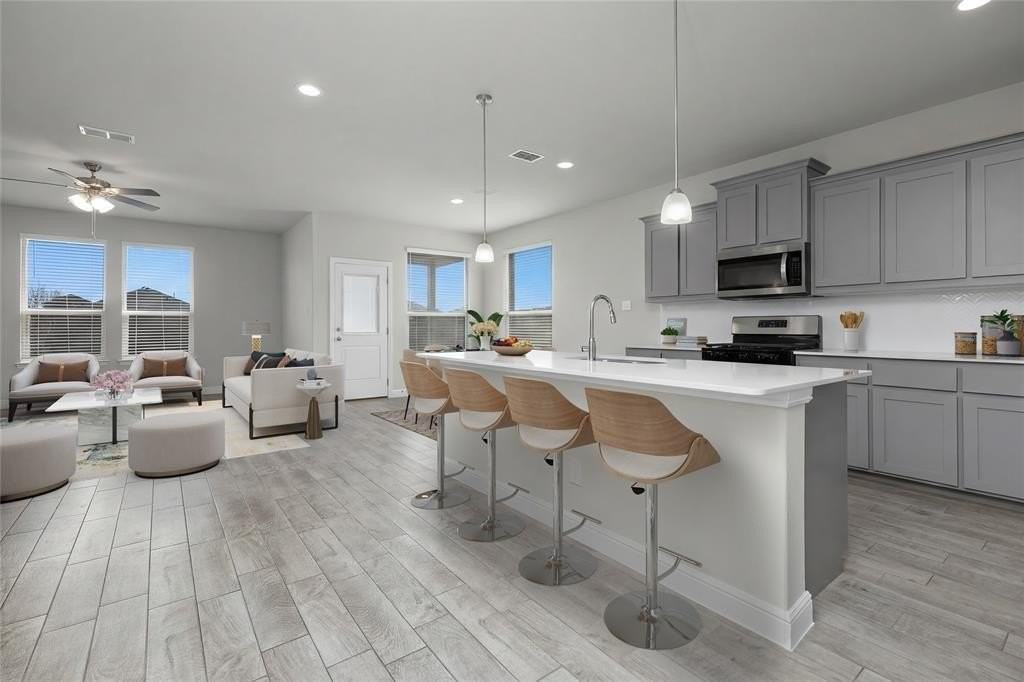 16032 Farringdon St - Photo 6 of 36