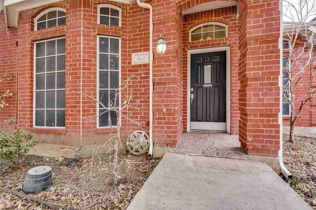 3141 Riverside Dr - Photo 3 of 25