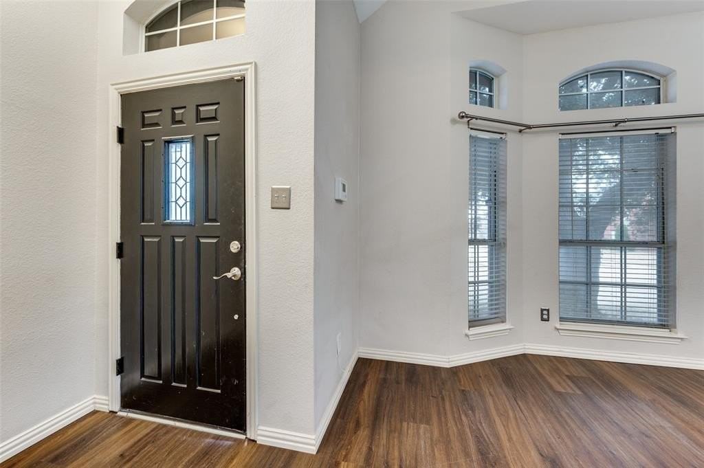 3141 Riverside Dr - Photo 4 of 25