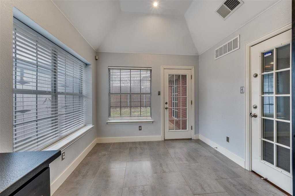 3141 Riverside Dr - Photo 6 of 25