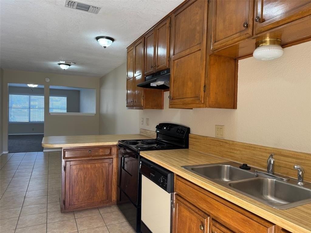 1002 Harbor Lakes Dr - Photo 5 of 36