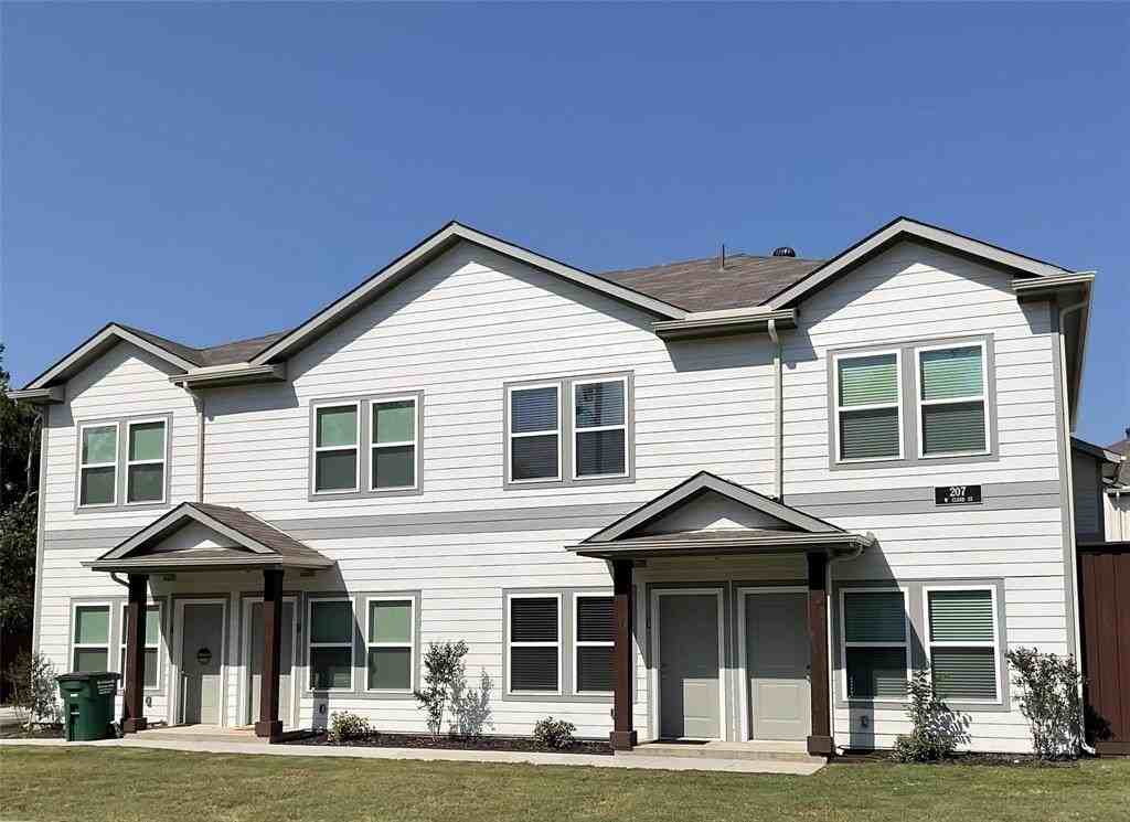 207 W Cloud St #C - Photo 2 of 9