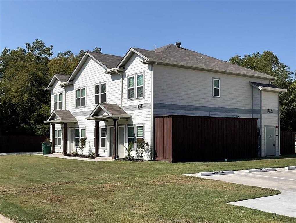 207 W Cloud St #C - Photo 3 of 9