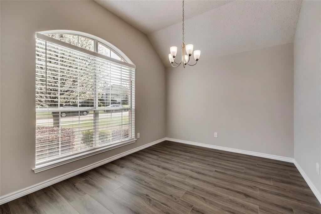 3905 Windford Dr - Photo 4 of 21