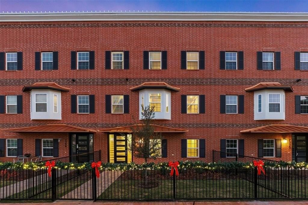 7186 Birch Mews - Photo 2 of 29