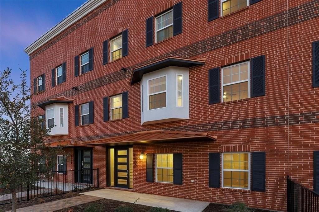 7186 Birch Mews - Photo 3 of 29